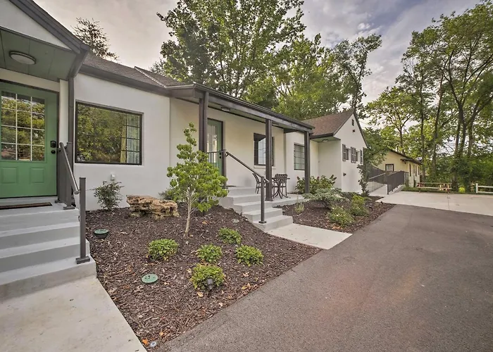 Fire Pit Access Cozy Dtwn Branson Cottage!